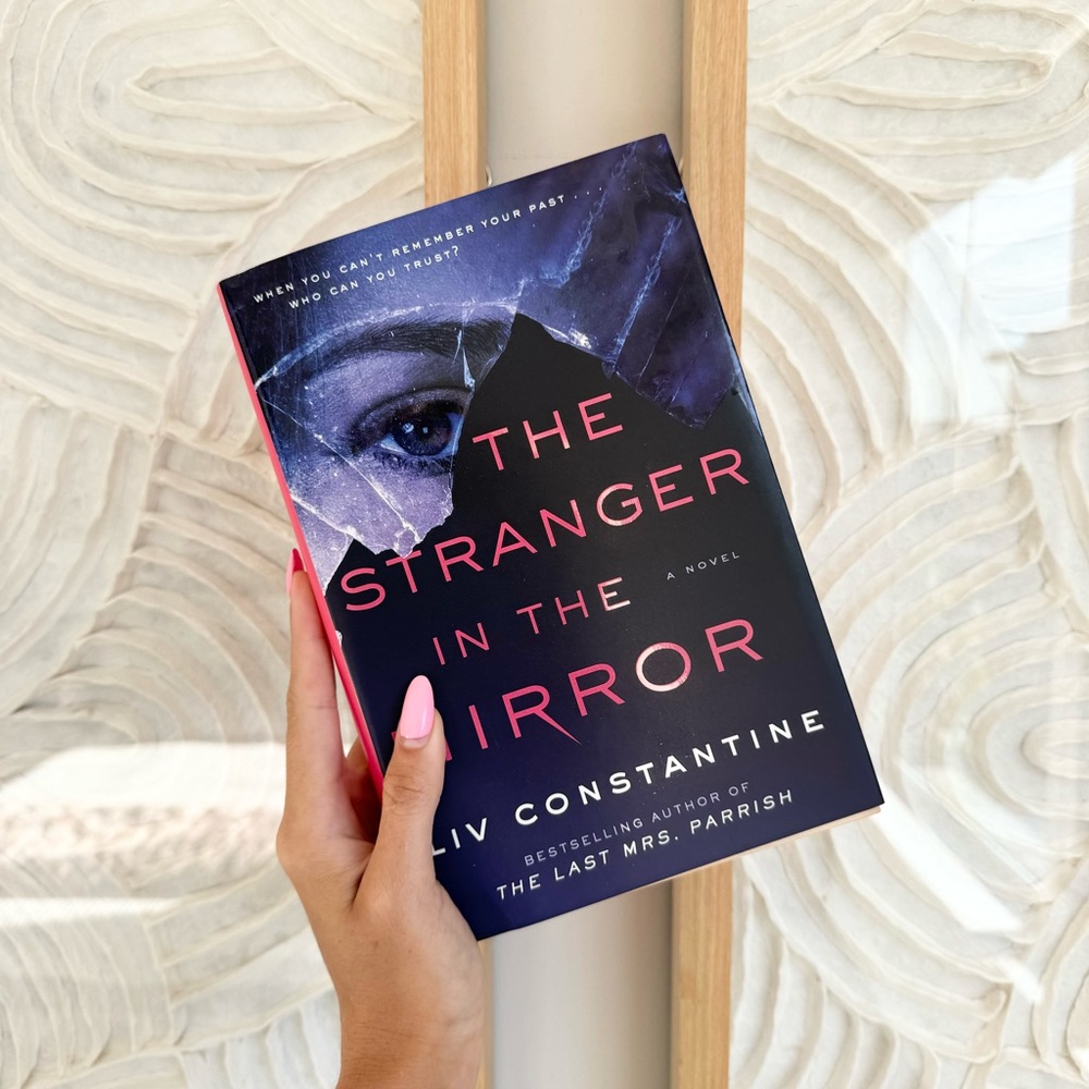 The Stranger in the Mirror - Book by Liv Constantine - Picture 2 of 7